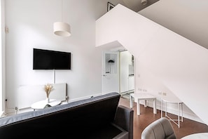 Apartment (Cosy Camden Retreat Near Markets & Tu) | Living room - Cosy Camden Retreat Near Markets Tube (London)