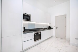 Apartment (Stylish Harley Street Apartment) | Private kitchen