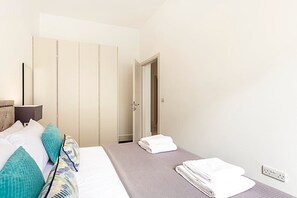 Apartment (Stylish Two-Bed Flat Near Oxford Circ) | 2 bedrooms, free WiFi