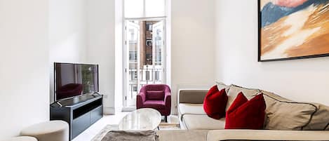 Apartment (Stylish Two-Bed Flat Near Oxford Circ) | Living room