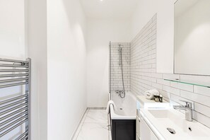 아파트 (Stylish Two-Bed Flat Near Oxford Circ) | 욕실
