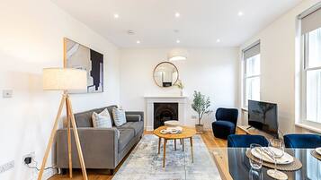 Apartment (Upscale & Serene Getaway - Prime Chel) | Living room