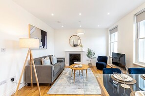 Apartment (Upscale & Serene Getaway - Prime Chel) | Living room - Upscale Serene Getaway - Prime Chelsea Location! (London)