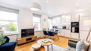 Apartment (Upscale & Serene Getaway - Prime Chel) | Living room