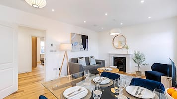 Apartment (Upscale & Serene Getaway - Prime Chel) | Living room