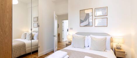 Apartment (Bright & Elegant Chelsea Getaway: Pri)