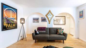 Apartment (Quaint Fulham Retreat: Cozy 1-Bedroom) | Living area