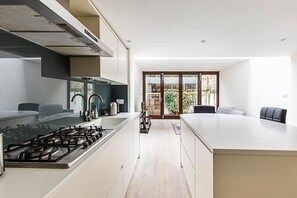 單棟房屋 (Beautiful modern 4BR house in Central) | 私人廚房