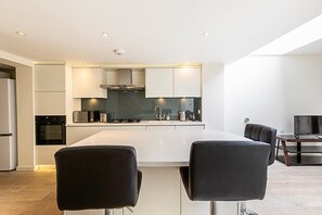 Maison (Beautiful modern 4BR house in Central) | Cuisine privée