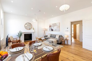 Apartment (Stylish Chelsea Escape with Private O) | Wohnzimmer