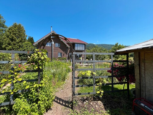 Ferienwohnung 'An Der Wiese' mit Veranda und Wi-Fi,