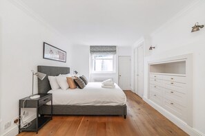 Exterior - Elegant Two-level Kensington Apartment (London)