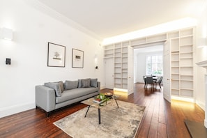 Apartment (Elegant Two-Level Kensington Apartmen) | Living room | TV