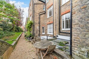 Exterior - Elegant Two-level Kensington Apartment (London)