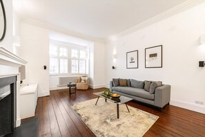 Exterior - Elegant Two-level Kensington Apartment (London)