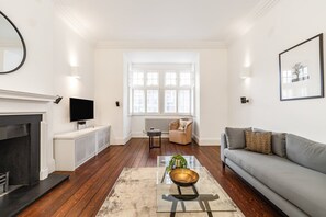 Apartment (Elegant Two-Level Kensington Apartmen) | Living room