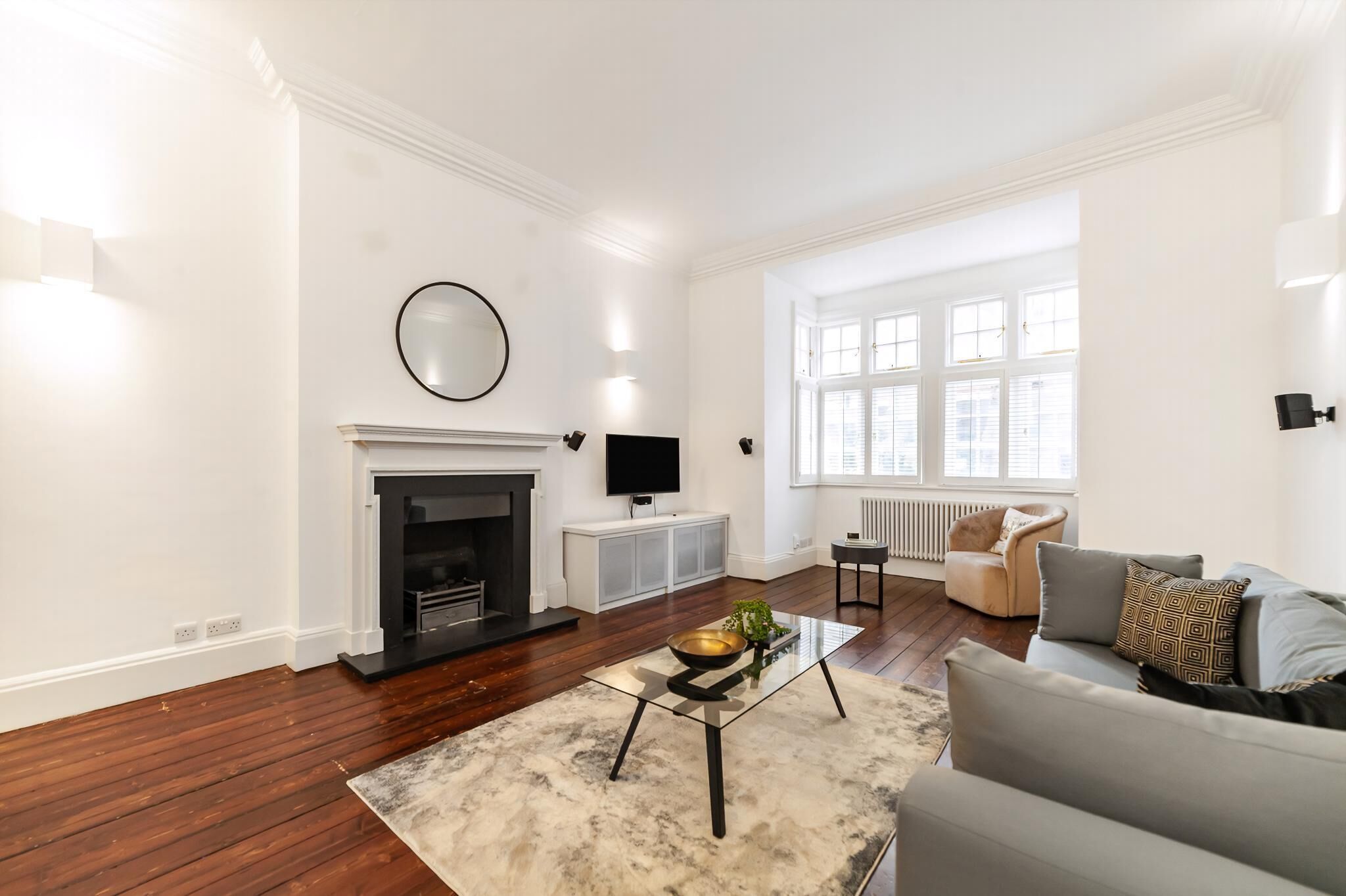 Appartement (Elegant Two-Level Kensington Apartmen) | Salle de séjour | Télévision