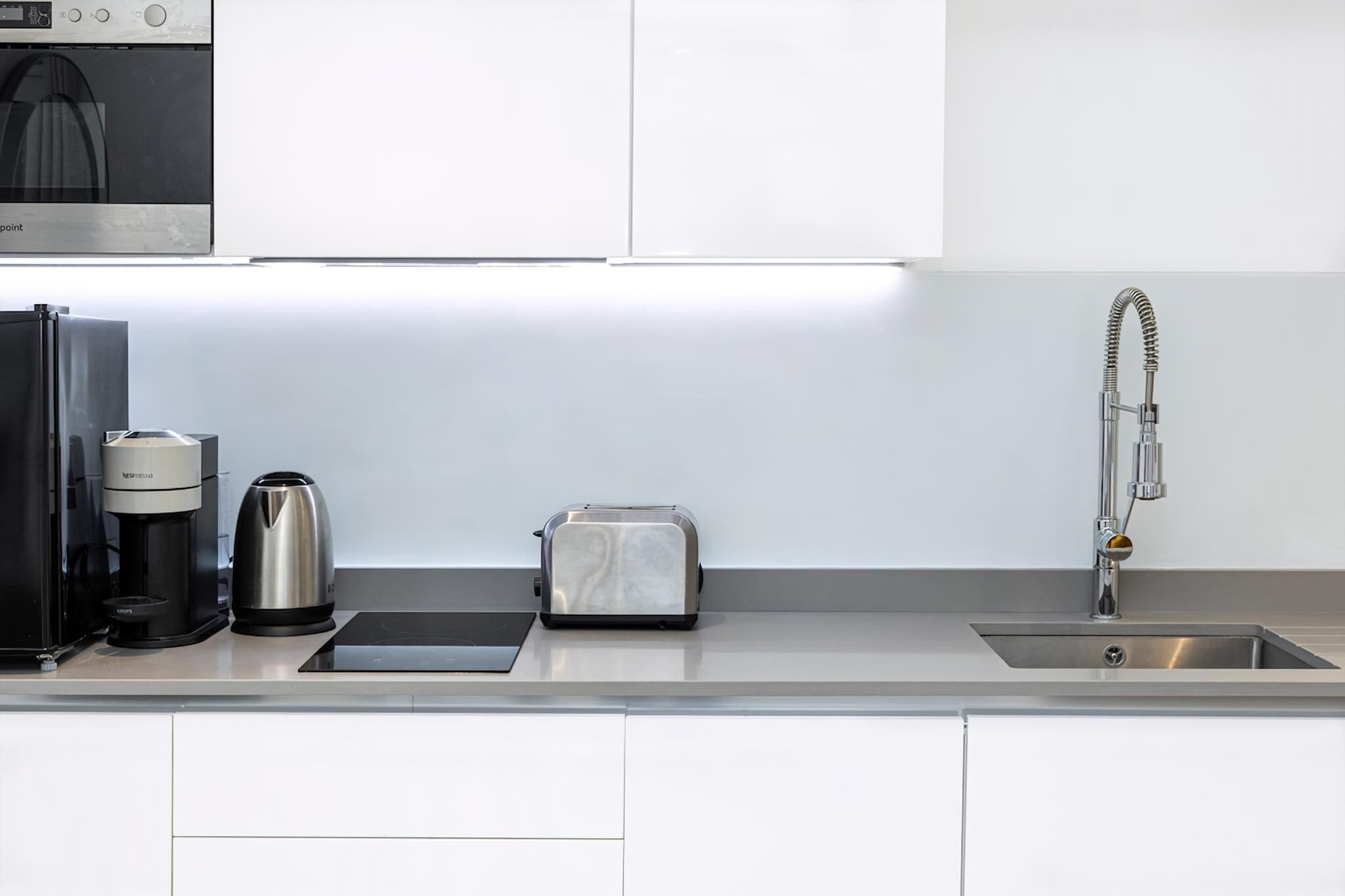 Apartment (Stylish Studio Retreat in Trendy Mary) | Private kitchen