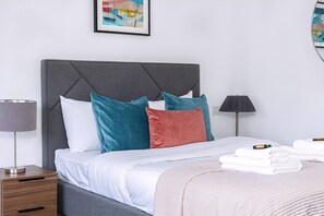 Apartment (Stylish Three-Bed Flat in Marylebone)