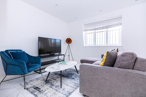 Apartment (Stylish Three-Bed Flat in Marylebone) | Living room