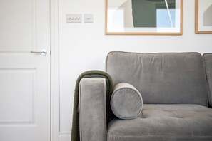 Apartment (Chic Chelsea Retreat: Bright Space & ) | Living room