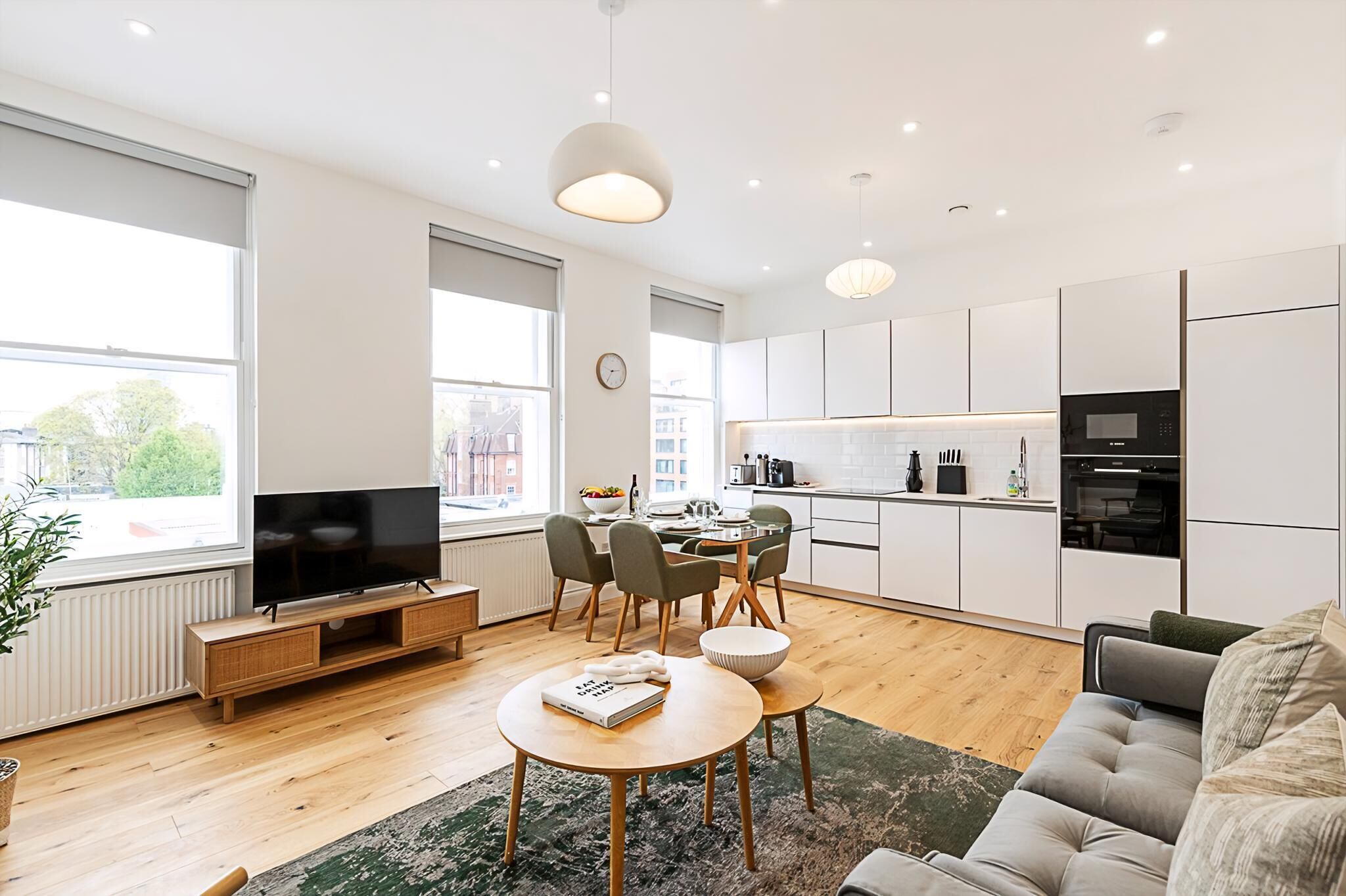 Apartment (Chic Chelsea Retreat: Bright Space & ) | Living room