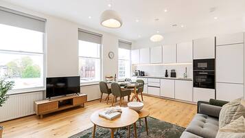 Lejlighed (Chic Chelsea Retreat: Bright Space & ) | Stue