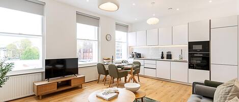 Apartment (Chic Chelsea Retreat: Bright Space & ) | Living room