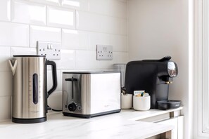 Apartment (Chic Chelsea Retreat: Bright Space & ) | Private kitchen
