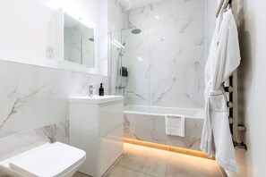 Huoneisto (Chic Chelsea Retreat: Bright Space & ) | Kylpyhuone