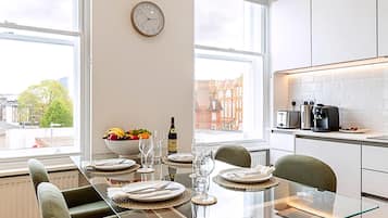 Apartment (Chic Chelsea Retreat: Bright Space & ) | Private kitchen