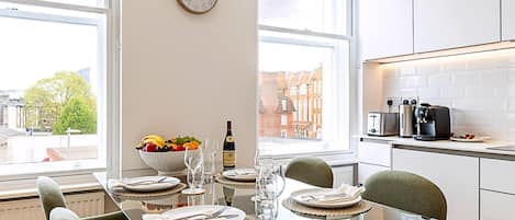 Apartment (Chic Chelsea Retreat: Bright Space & ) | Eigene Küche