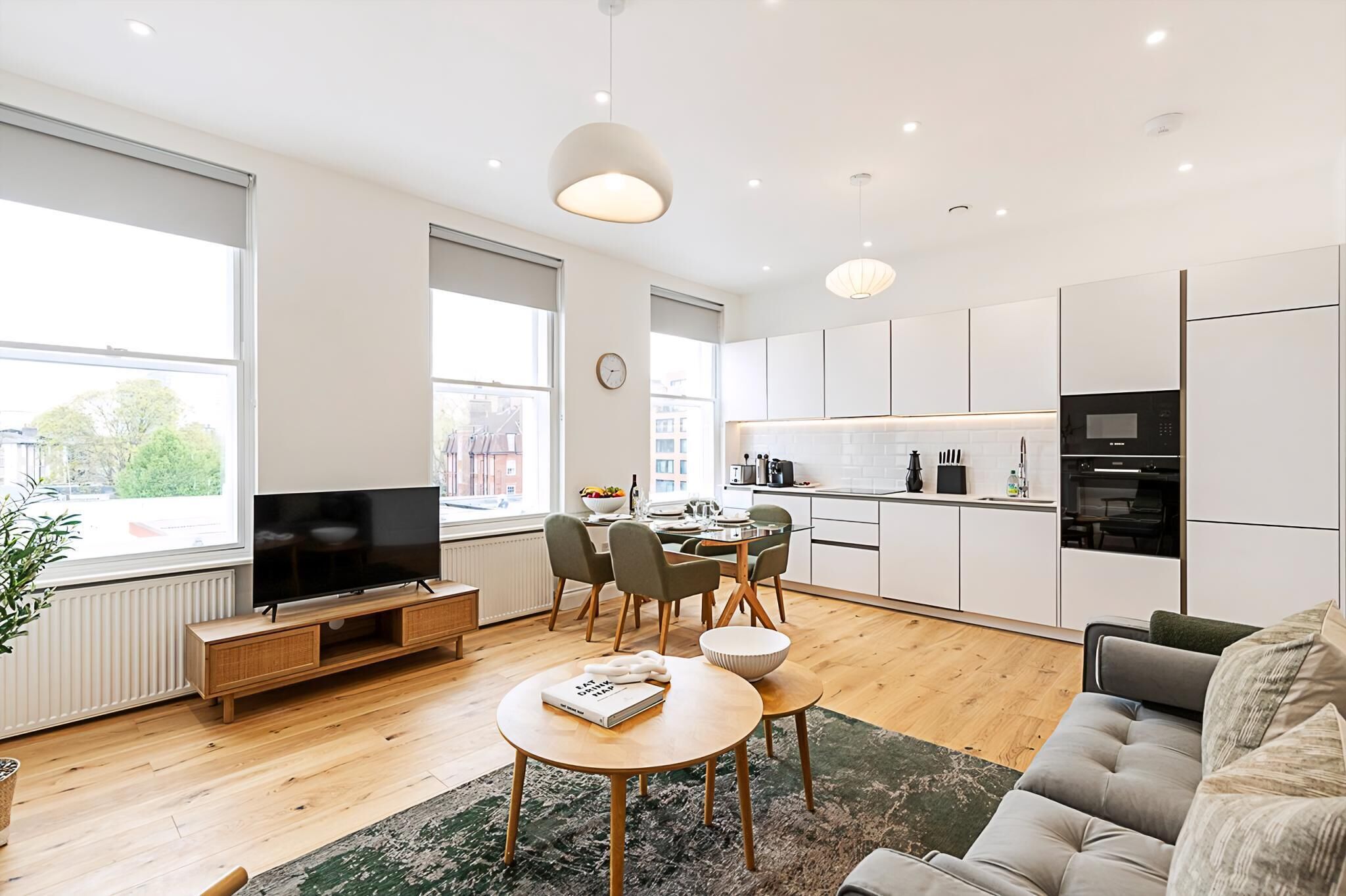 아파트 (Chic Chelsea Retreat: Bright Space & ) | 거실