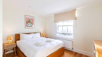 Apartment (Stylish Chelsea Flat with Luxe Comfor) | 2 bedrooms, free WiFi