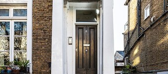 Stylish Chelsea Flat With Luxe Comfort & Charm