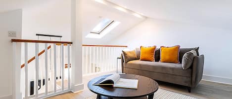 Apartment (Stylish Chelsea Flat with Luxe Comfor) | Wohnzimmer