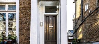 Stylish Chelsea Flat With Luxe Comfort & Charm
