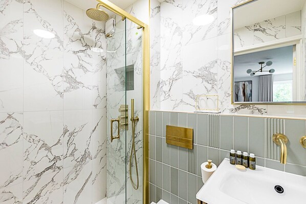 Apartment (3 Bed In The Heart of Covent Garden) | Bathroom - 3 Bed In The Heart of Covent Garden (London)