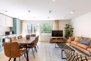 Apartment (3 Bed In The Heart of Covent Garden) | Living room - 3 Bed In The Heart of Covent Garden (London)