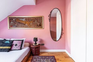3 bedrooms, free WiFi - Stylish Spacious 3-bed Home in Vibrant Bow (London)