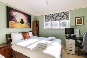 Huis (Stylish & Spacious 3-Bed Home in Vibr) | 3 slaapkamers, gratis wifi