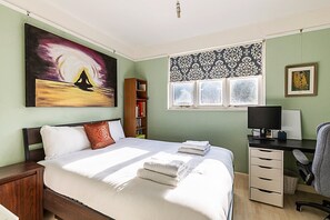 House (Stylish & Spacious 3-Bed Home in Vibr) | 3 bedrooms, free WiFi - Stylish & Spacious 3-bed Home in Vibrant Bow (London)