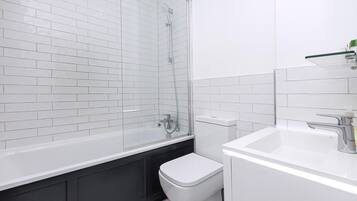 Apartment (Stylish 2-Bedroom Marylebone Retreat) | Badezimmer
