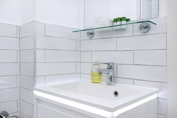 Leilighet (Stylish 2-Bedroom Marylebone Retreat) | Bad