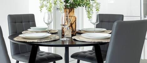 Apartment (Stylish 2-Bedroom Marylebone Retreat) | Living room