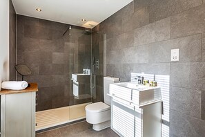 Apartment (Elegant 3 bed apartment in Earl’s C) | Bathroom - Elegant 3 bed Apartment in Earls Court (London)