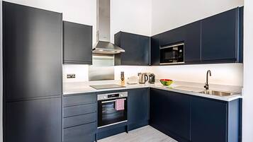 Appartement (Elegant 3 bed apartment in Earl’s C) | Privékeuken