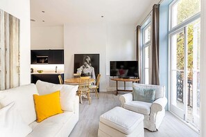 Apartment (Elegant 3 bed apartment in Earl’s C) | Living room - Elegant 3 bed Apartment in Earls Court (London)