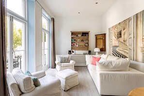 Apartment (Elegant 3 bed apartment in Earl’s C) | Living room
