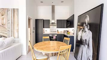 Apartment (Elegant 3 bed apartment in Earl’s C) | Ruang tamu